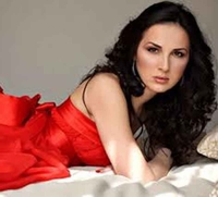 Aleksandra kritikuje folkere i uzima pare