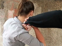 Maloljetnik otimao zlatne lančiće s vrata