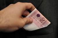 Poreski inspektori optuženi za mito