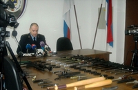 Doboj: Oduzeti noževi, bokseri i palice