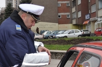 Prijedor: Policajca vukao golfom po parkingu
