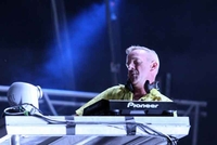 Fetboj Slim kao didžej u Parlamentu