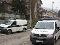 Probili zidove i odnijeli sef