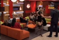 Ava odmah “uzela mjeru” blizancu