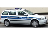 Lokomotiva naletjela na kombi, dvoje povrijeđeno