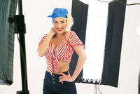 Mia Borisavljević kao seksi učiteljica u novom spotu FOTO