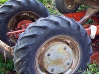 U prevrtanju traktora dvije osobe poginule, devetoro djece povrijeđeno