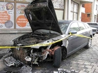 Bijeljina: Nakon “džipa”, izgorio i “audi” istog vlasnika FOTO