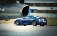 Nissan GT-R против млазњака!