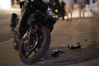 Zadar: Motociklista bez dozvole naleteo na majku s troje djece 