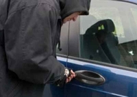 Pokušao ukrasti tri automobila