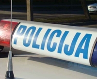 U sudaru automobila osam osoba povrijeđeno, među kojima i troje djece