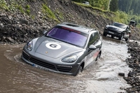 Ко каже да Cayenne није прави теренац? ФОТО