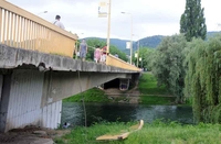 Vozilo srušilo ogradu na Venecija mostu, četiri osobe povrijeđene FOTO
