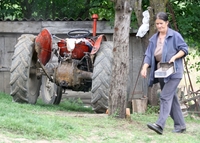 Kneževo: Traktorom pregazila supruga