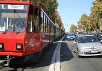 Džip se zakucao u tramvaj i izbacio ga iz šina, troje povrijeđenih