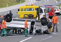 Kombi sletio s autoputa, povrijeđeno devet osoba