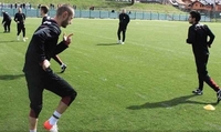 Navijači ušli na trening FK Sarajevo i poskidali dresove sa  igrača