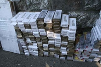 Švercovao cigarete iz BiH: U automobilu pronađeno 600 kutija