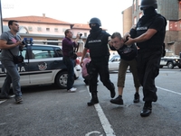 Uhapšena četiri dilera iz Gračanice, kod jednog pronađen puškomitraljez