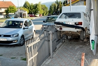 Banjaluka: Jugo na misteriozan način »aterirao« u dvorište FOTO