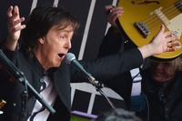 Pol Makartni održao nenajavljen koncert