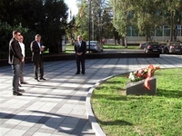 Položeni vijenci na spomenik žrtvama logora Jasenovac
