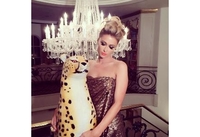 Paris Hilton voli šljokice