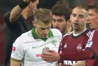 Potez godine: Poslije njegovog pada dosuđen je penal, a onda je ustao i prišao arbitru