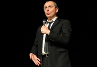 Stendap komedija na sceni Jazavca