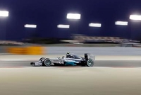Mercedes dominatno u Bahreinu