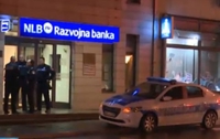 Banjaluka: S puškom upao u NLB Razvojnu banku i odnio oko 5.000 KM