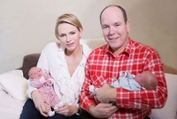 Prve fotografije princeze Šarlin i princa Alberta sa bebama