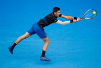 Novak kroz bolove i tri seta do osmine finala