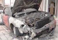 Zapalio auto pa nožem prijetio majstoru i djeci