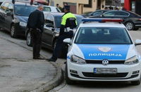 Neredi ispred kafića u Tesliću: Pijan galamio i rušio stubiće kraj puta