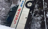 Autobus sletio u provaliju, vozač se spasio iskočivši iz vozila