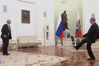 Putin i Infantino igrali fudbal u Kremlju