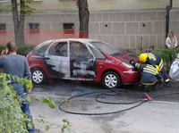 Dječak se šibicama zapalio u automobilu