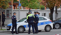 Zvorničanin lupao ženi na vrata i šutnuo policajca