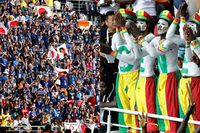 Sjajan gest navijača: Japanci i Senegalci čistili stadion VIDEO