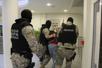 Pet lica uhapšeno zbog krijumčarenja migranata u BiH