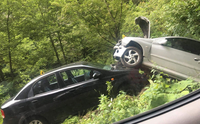 Zaspao za volanom pa se popeo na drugi auto