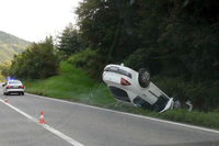 Troje povrijeđeno u prevrtanju vozila