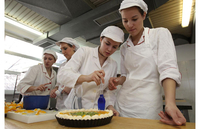  Плаћеном праксом ђаке зову у погоне