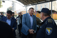 Додик частио на граници поводом рођења унука