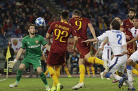 Juve slavio na Old Trafordu, Real jedva protiv Plzenjam