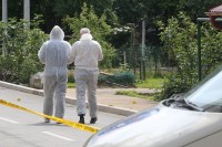 Razbijao po stanu pa bacio majku sa balkona
