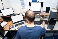 “Popravljao” internet pa ukrao nakit i novac