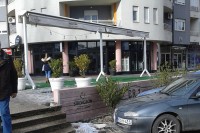 Pucao jer su se gosti u kafiću u Banjaluci penjali po stolicama